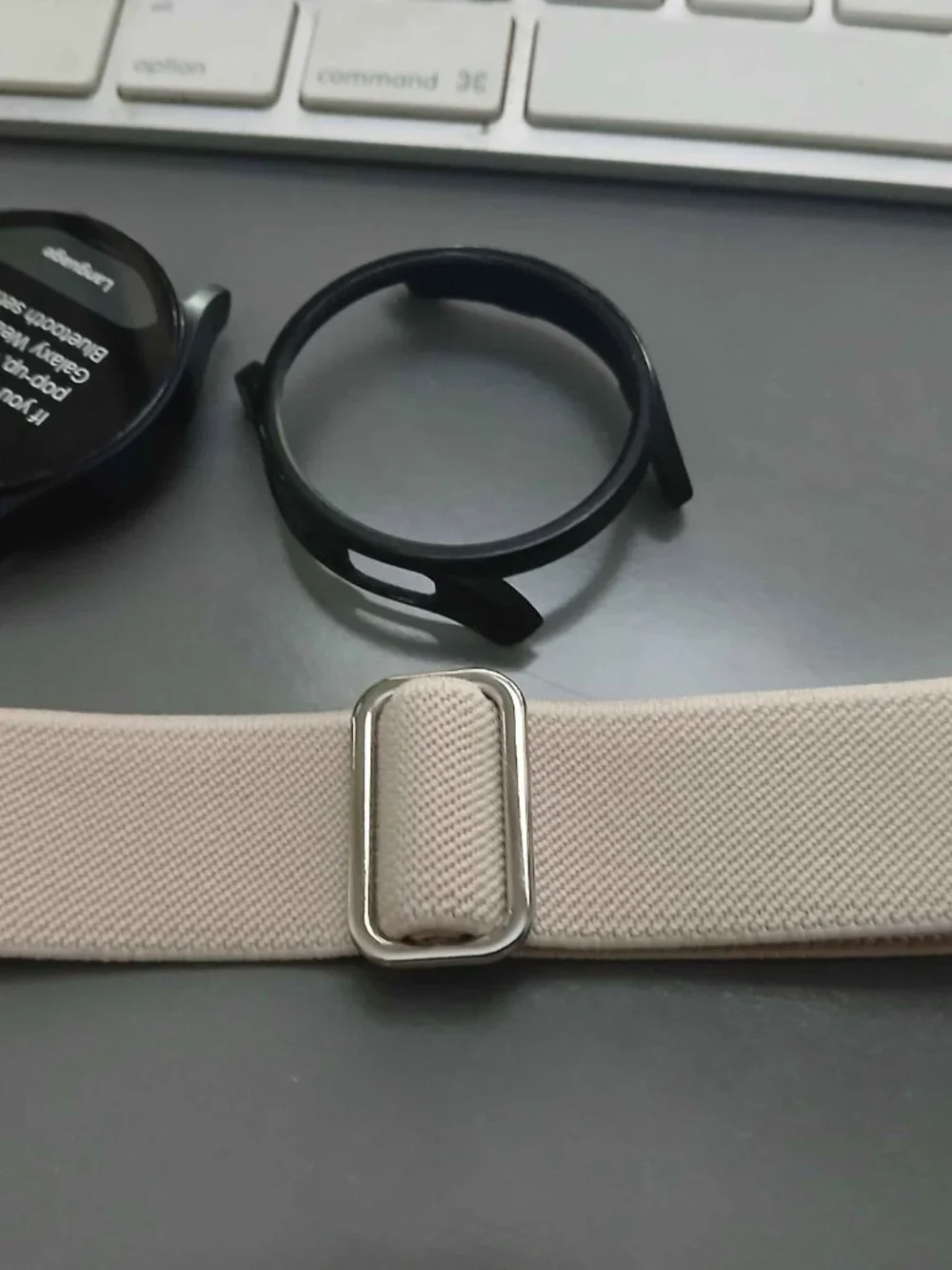 Samsung Galaxy 6 Watch (SM-R9350) preowned/Mint Condition , new strap, charger